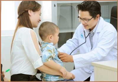 Các dấu hiệu sau tiêm Vaccine Covid-19 cần đưa trẻ đi viện