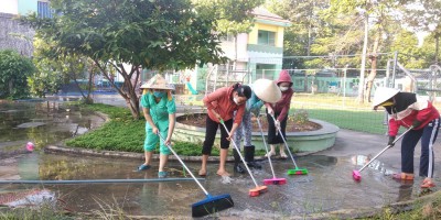 Trường Mầm Non Phú Tân ra quân tổng vệ sinh môi trường đợt 4