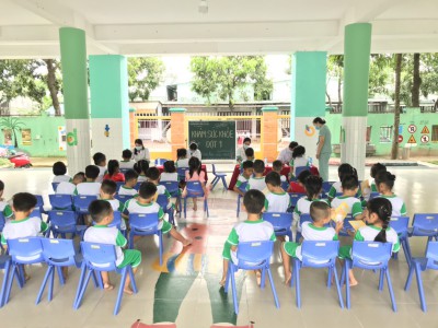 Trường mầm non Phú Tân tổ chức khám sức khỏe đầu năm cho trẻ.