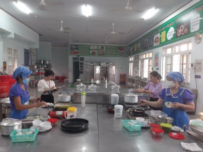 Trường mầm non Phú Tân tổ chức hội thi “Cấp dưỡng nấu ăn giỏi” cấp cơ sở năm học 2022 - 2023