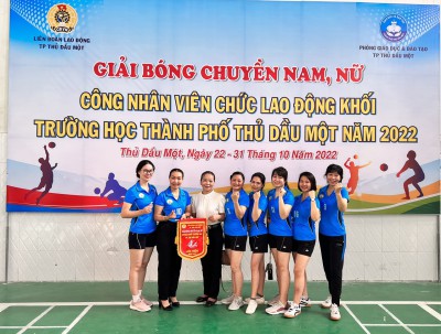 Tham dự Giải bóng chuyền nam, nữ công nhân viên chức, lao động Khối trường học Thành phố Thủ Dầu Một năm 2022