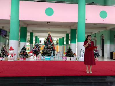 Trường mầm non Phú Tân tổ chức vui Noel cho các bé.