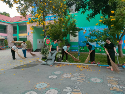 Trường mầm non Phú Tân tổng vệ sinh môi trường trong khu vực trường, xung quanh trường học đón tết.