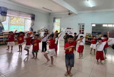 Các bé lớp Chồi 3 hưởng ứng kỷ niệm 50 năm Ngày Giải phóng miền Nam thống nhất đất nước (30/4/1975 – 30/4/2025)