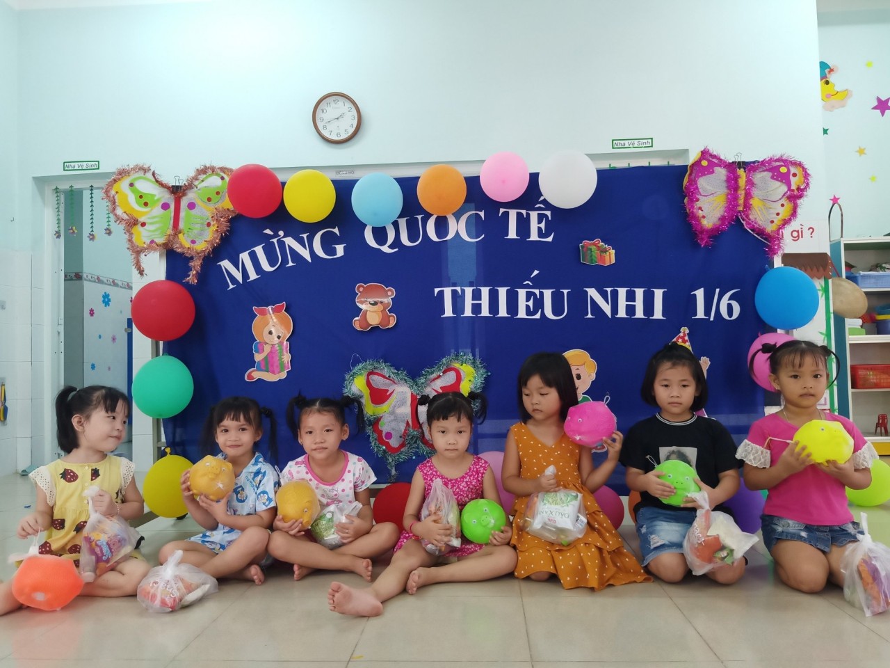 Các bé trường MN Phú Tân chào mừng ngày quốc tế thiếu nhi 1-6/ 2020