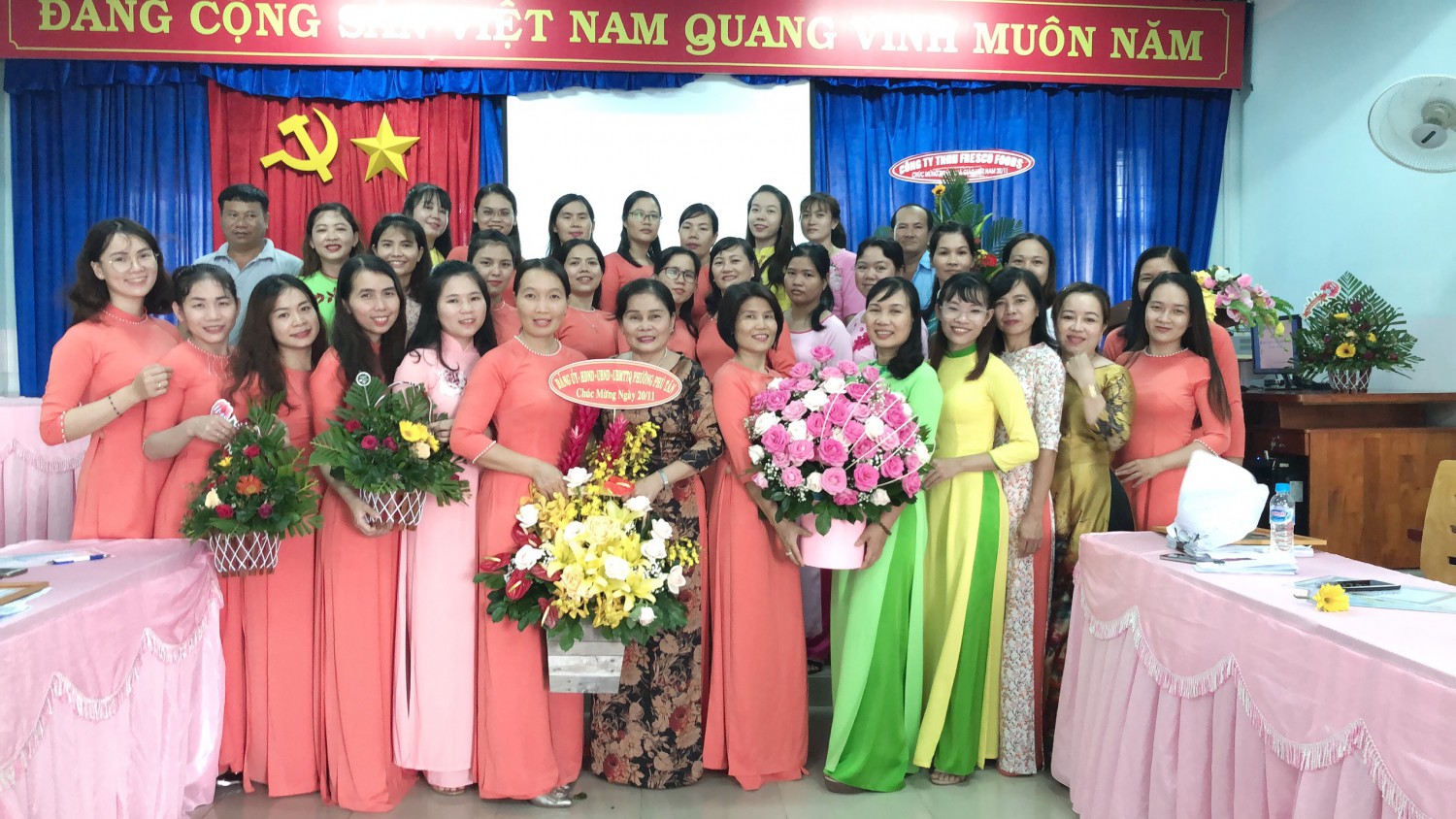 TRƯỜNG MẦM NON PHÚ TÂN HỌP MẶT KỈ NIỆM 38 NĂM NGÀY NHÀ GIÁO VIỆT NAM 20/11/2020