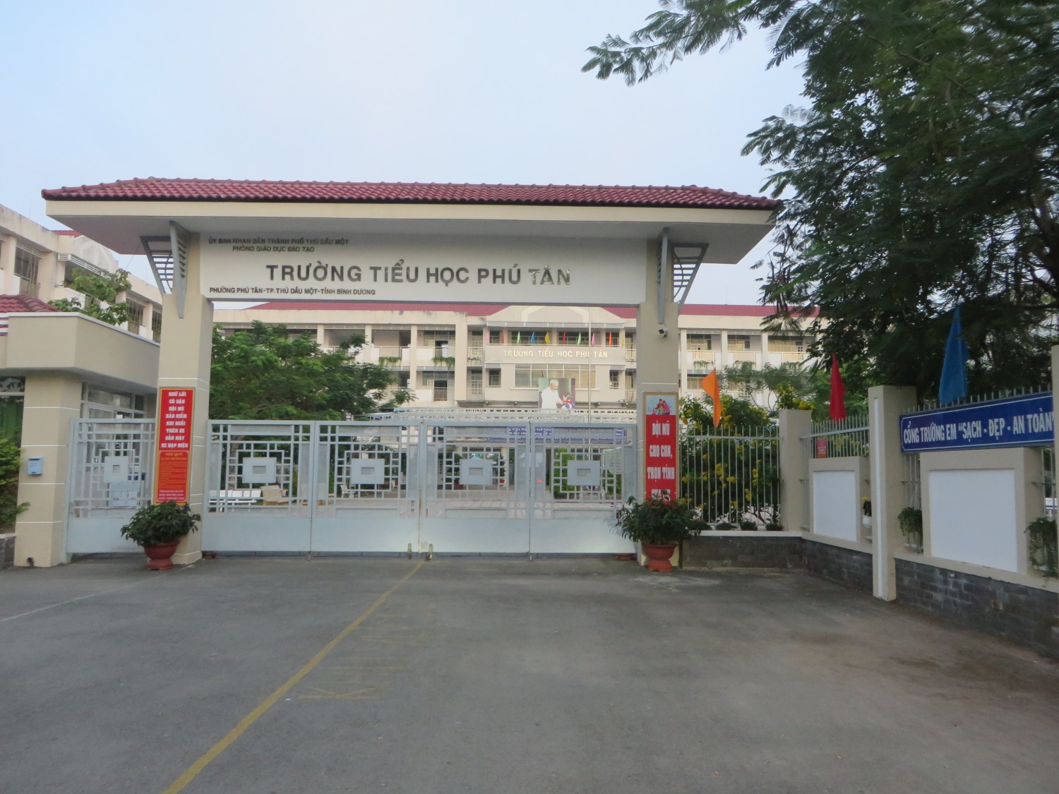 Hình ảnh trường Tiểu học Phú Tân
