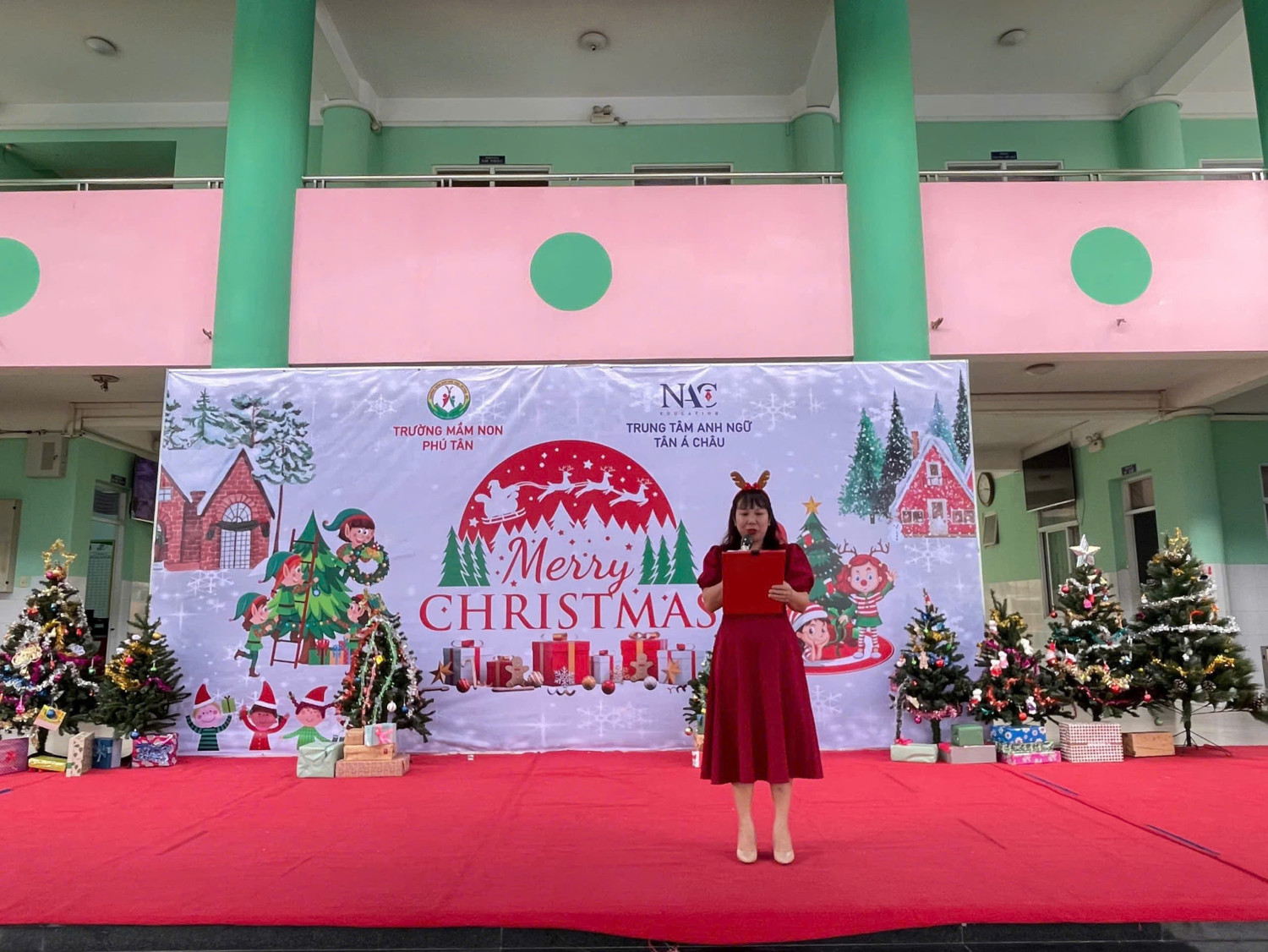 TRƯỜNG MẦM NON PHÚ TÂN TỔ CHỨC VUI NOEL CHO CÁC BÉ