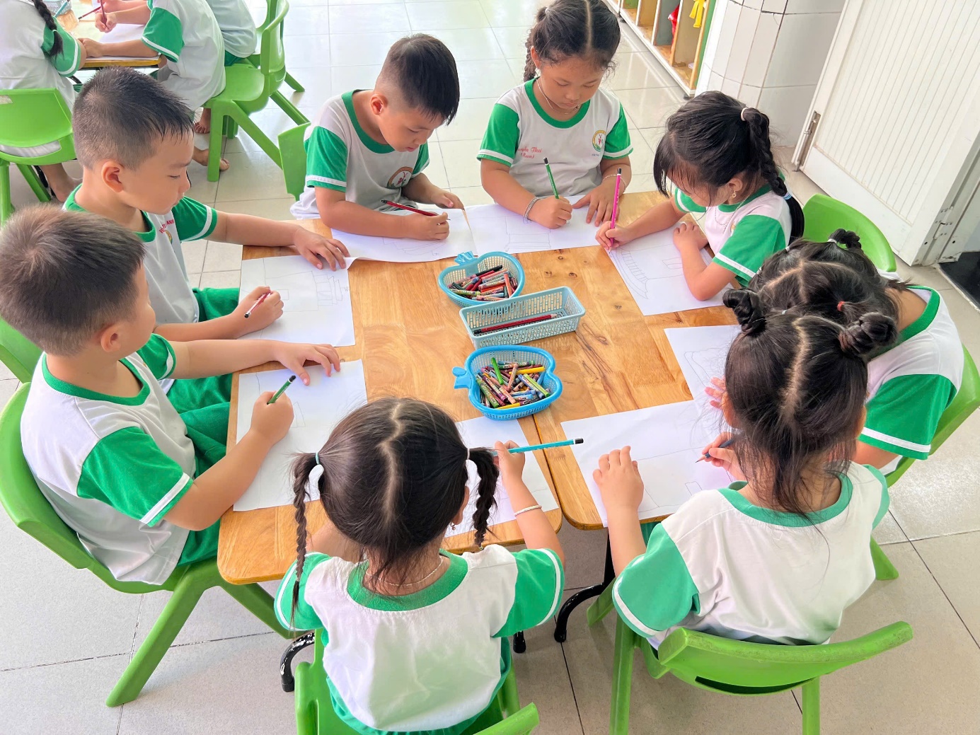 Các bé lớp Chồi 1 cùng nhau chúc mừng sinh nhật Bác Hồ kính yêu